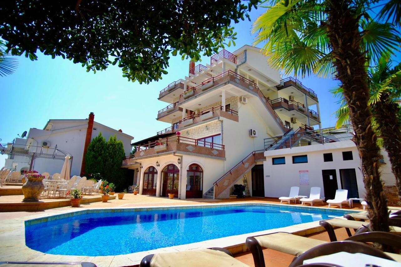 Hotel Kleopatra Улцин Екстериор снимка
