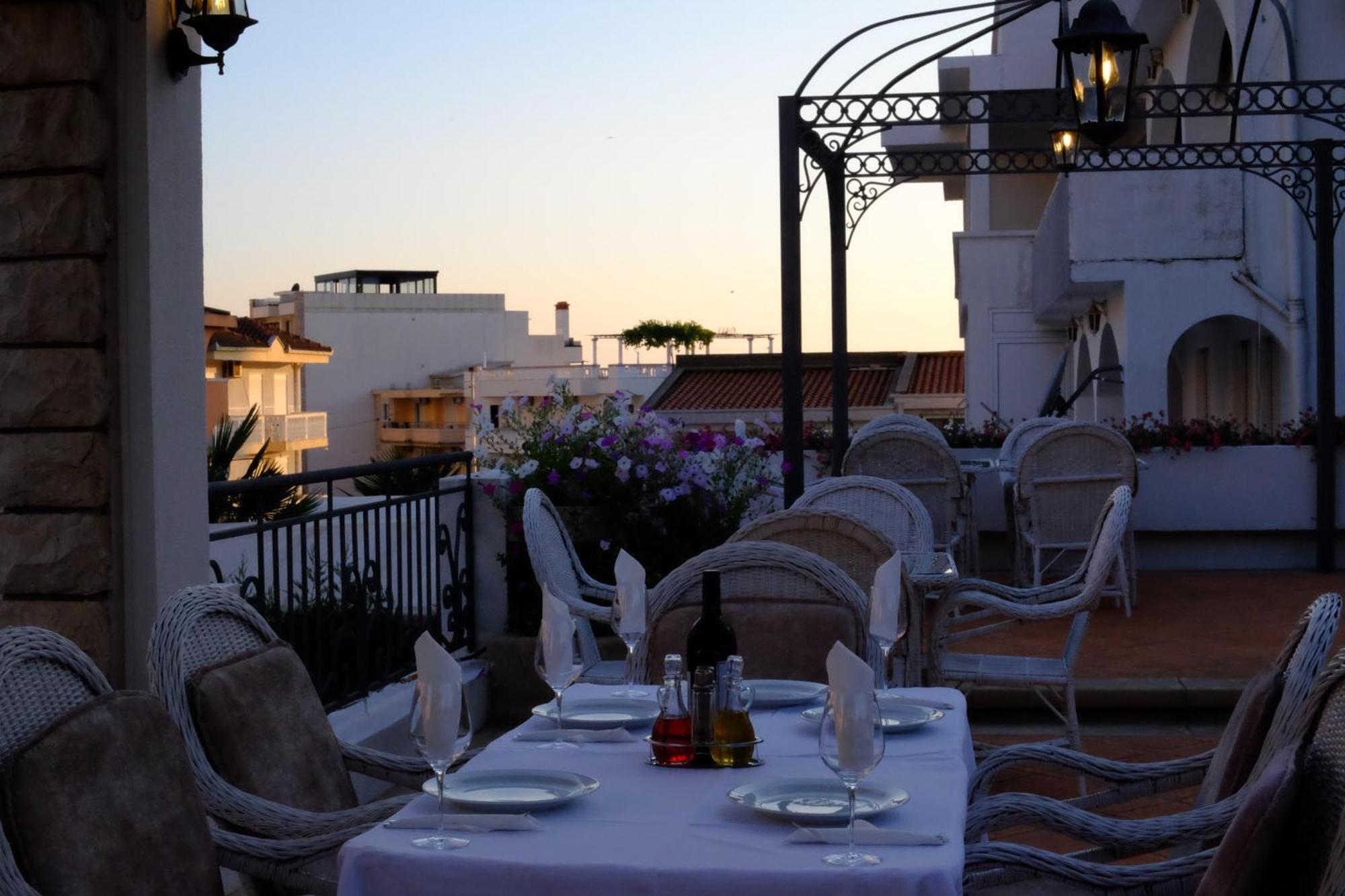 Hotel Kleopatra Улцин Екстериор снимка