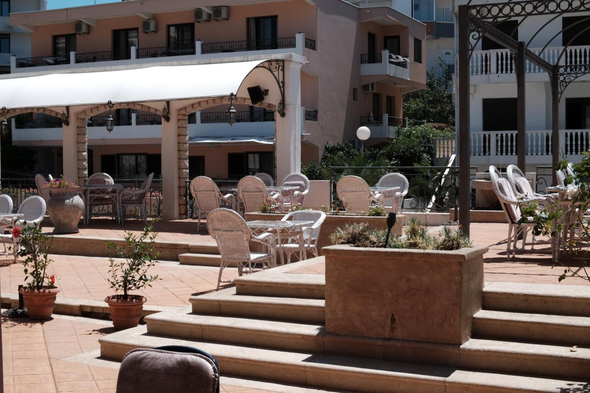Hotel Kleopatra Улцин Екстериор снимка